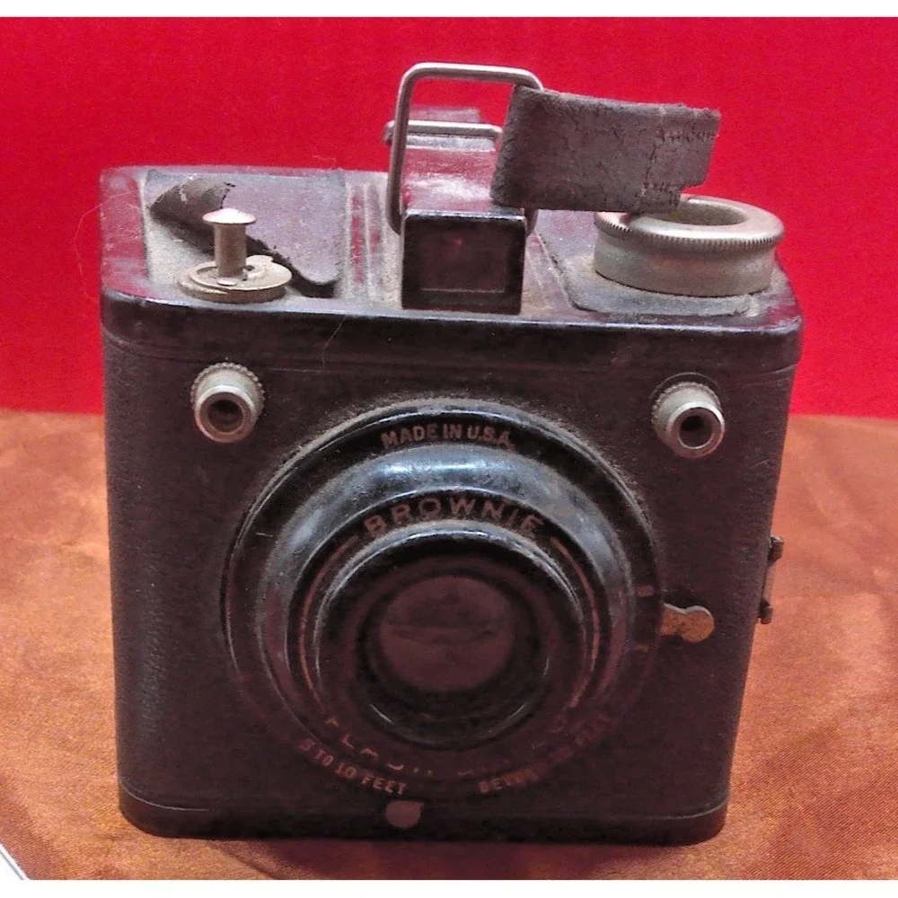 Vintage Kodak Brownie Flash Six-20 Vintage Camera Untested BN10